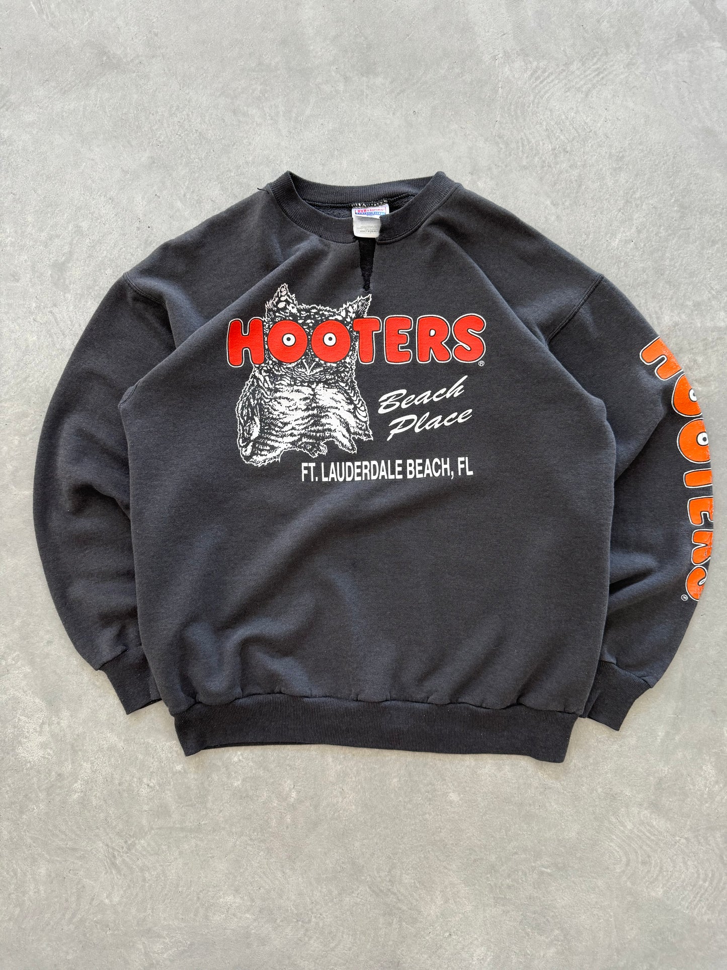 Hooters Sweatshirt - M