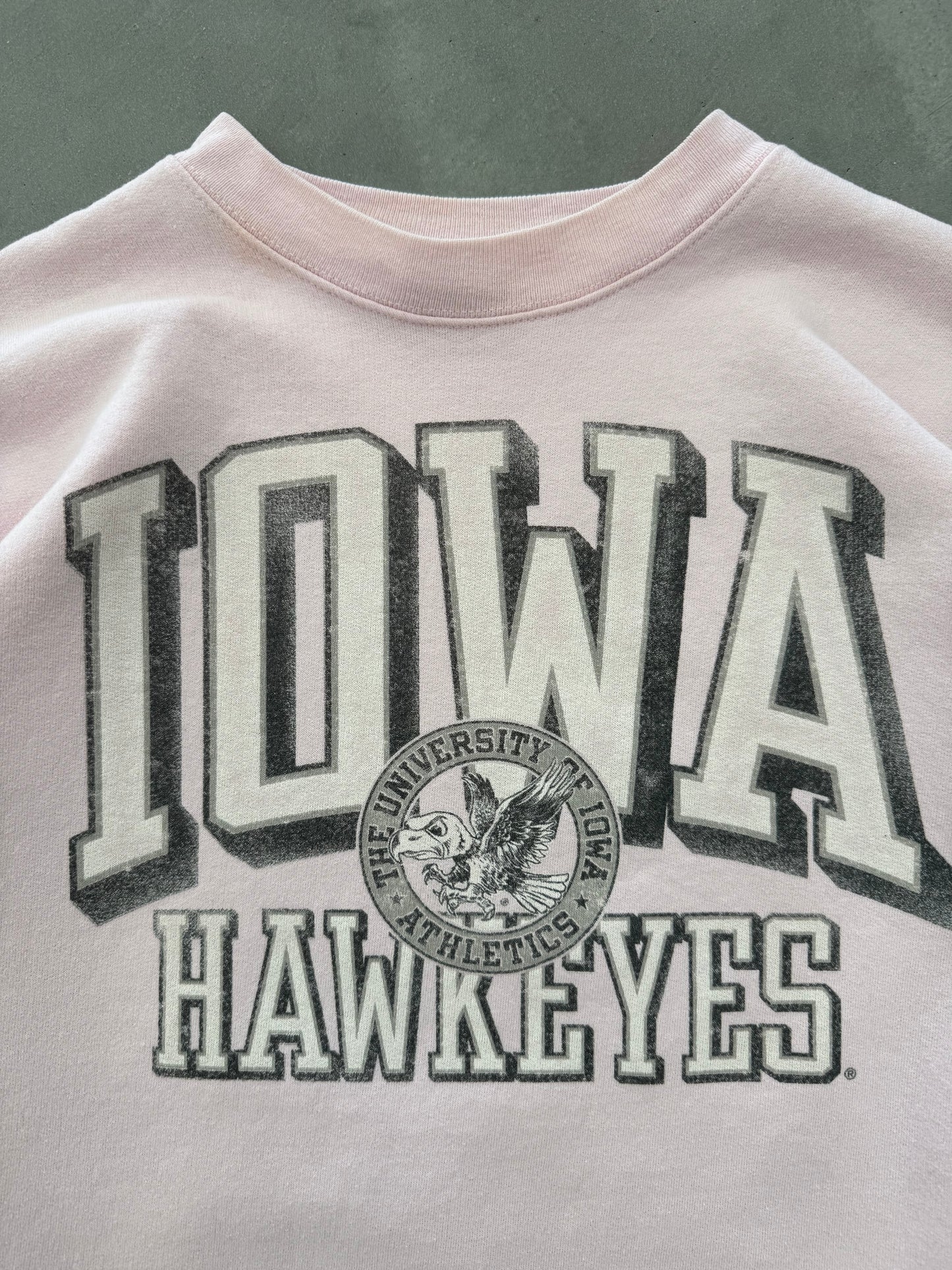 Vintage baby pink Iowa Hawkeyes Sweatshirt - L