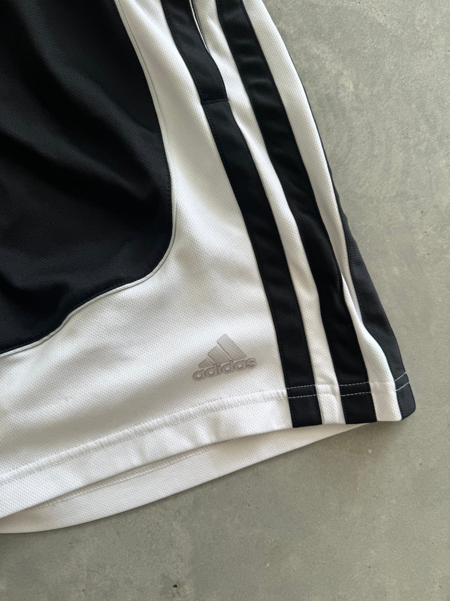 Adidas Shorts - M