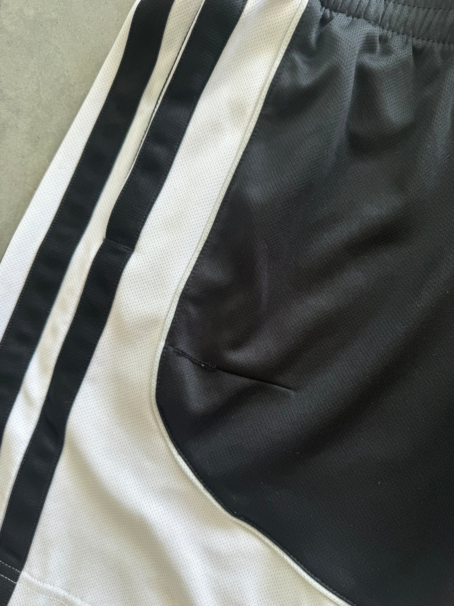 Adidas Shorts - M