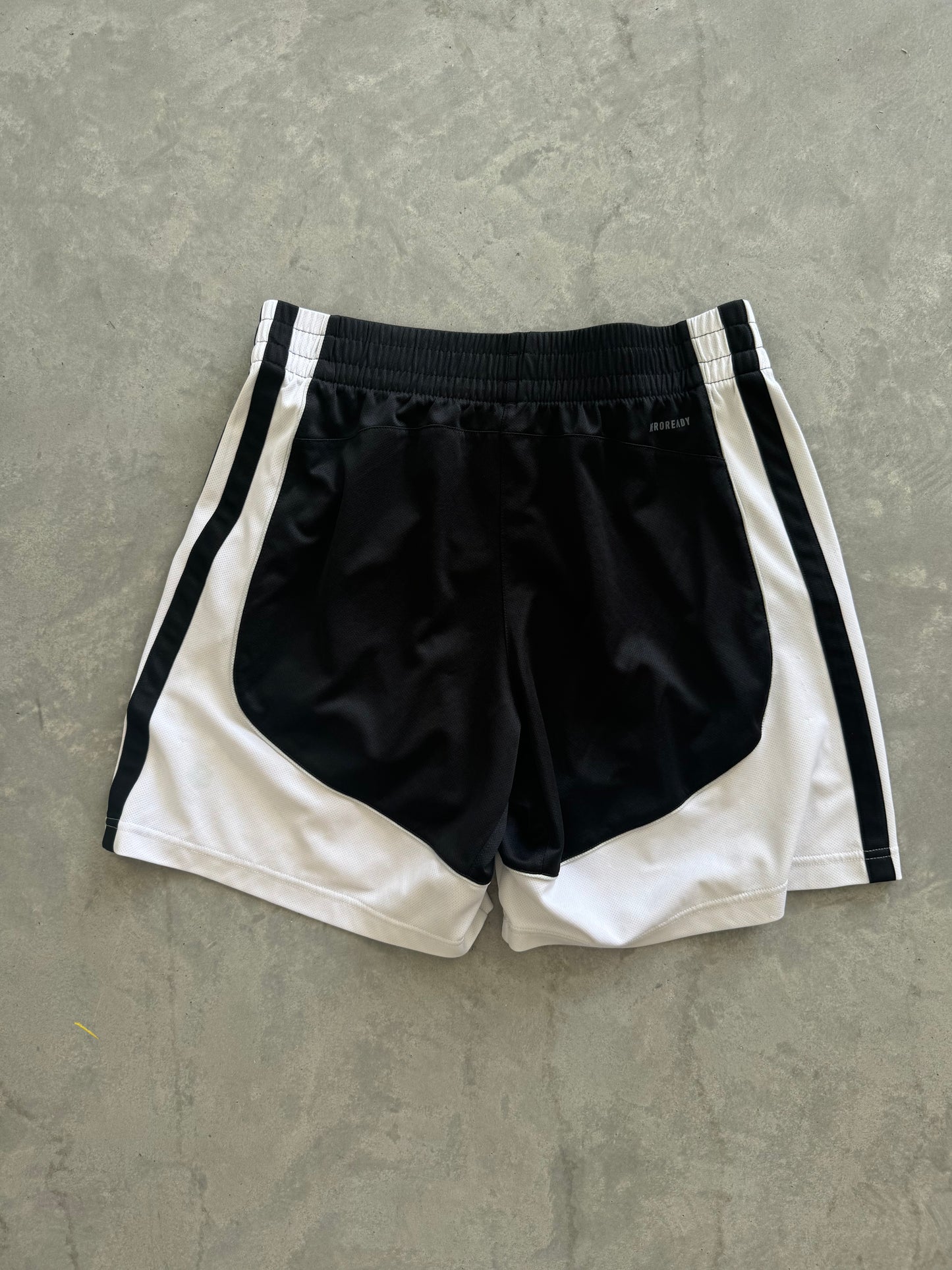 Adidas Shorts - M