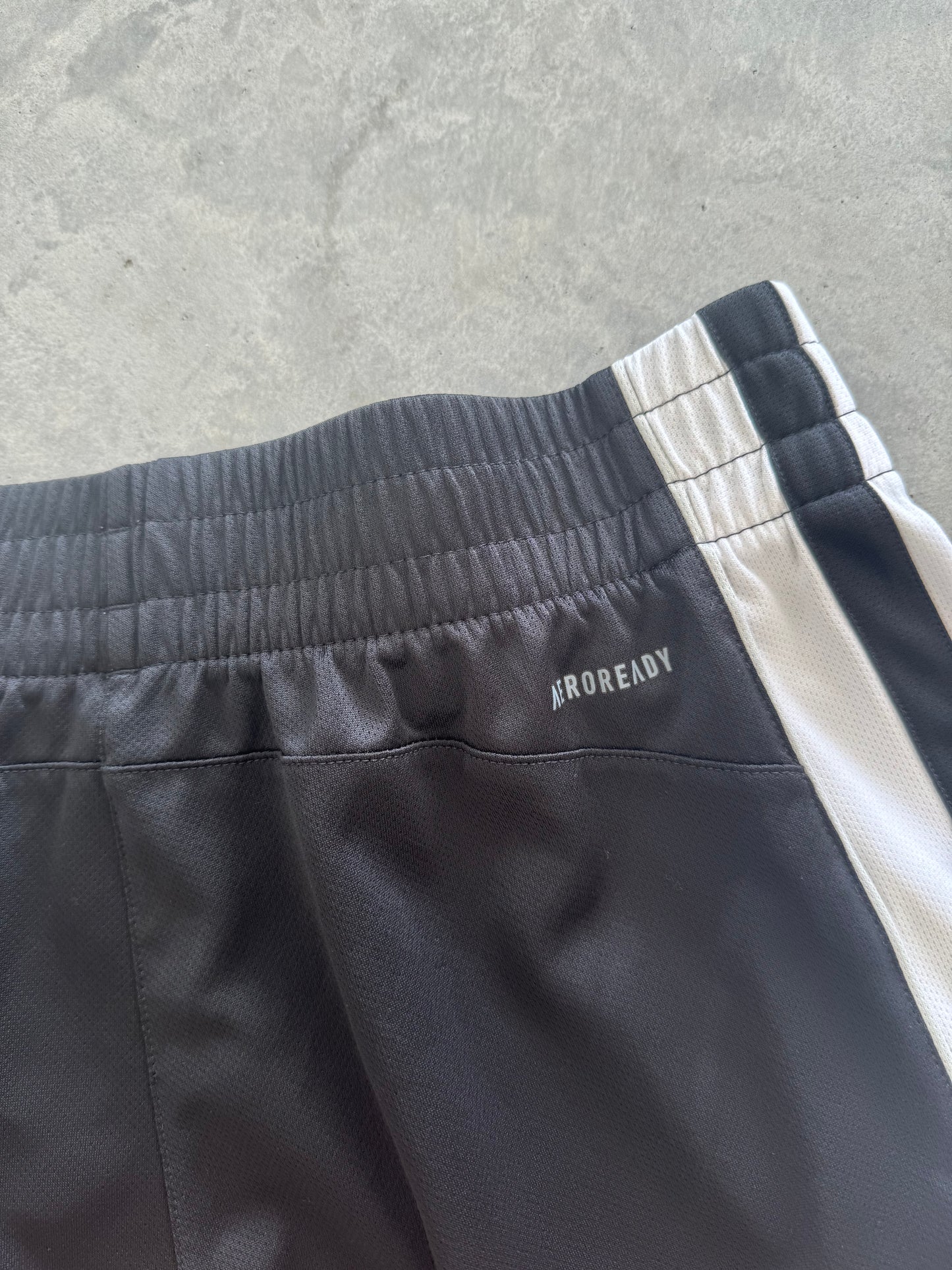 Adidas Shorts - M