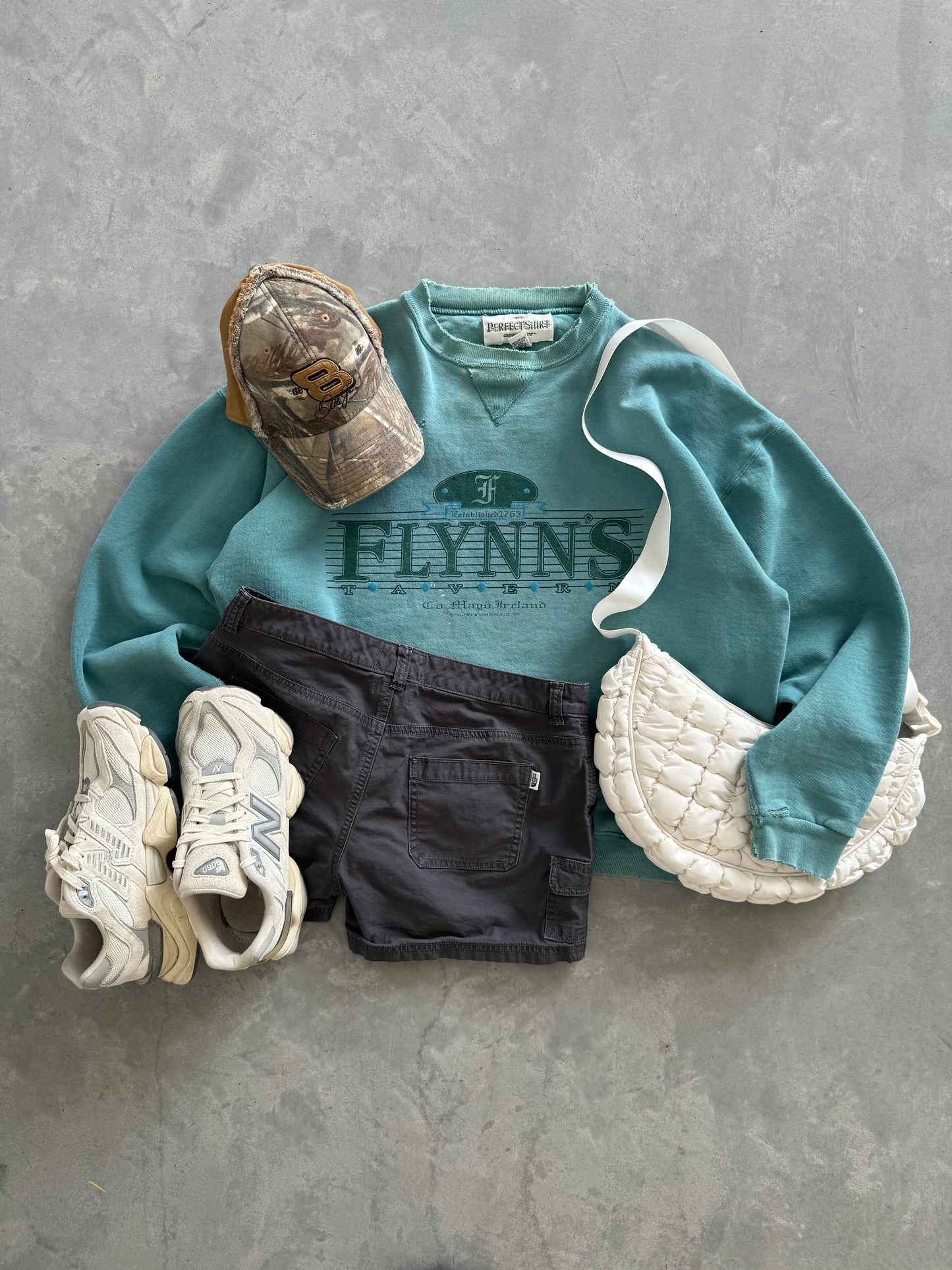 Vintage 1992 Flynn's Ireland Sweatshirt - L