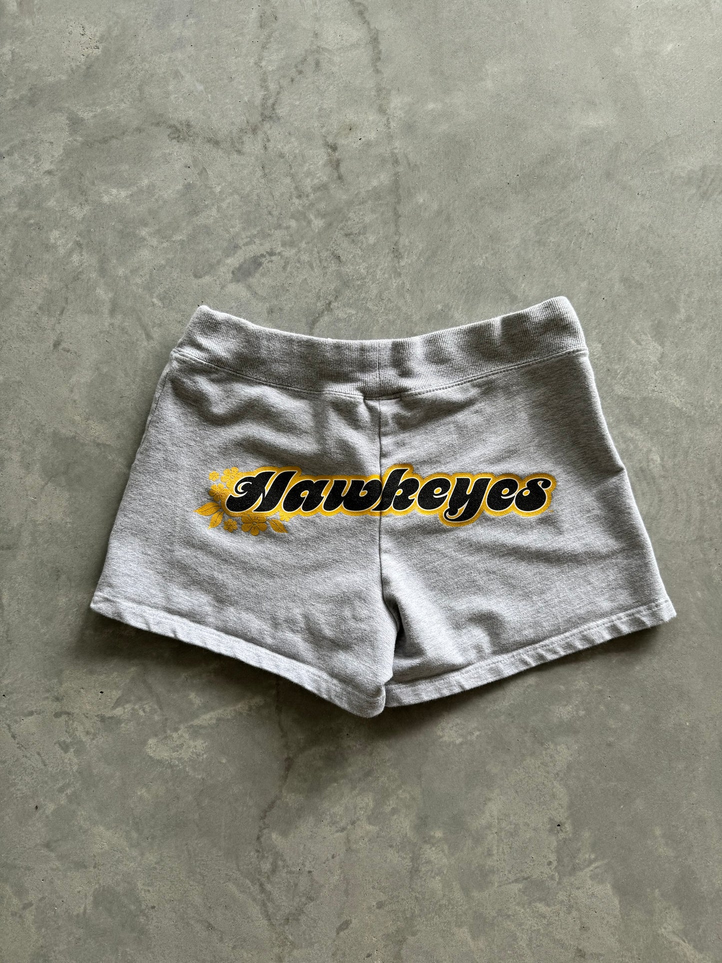 Vintage 90s Nike Hawkeyes Spell Out Shorts - S