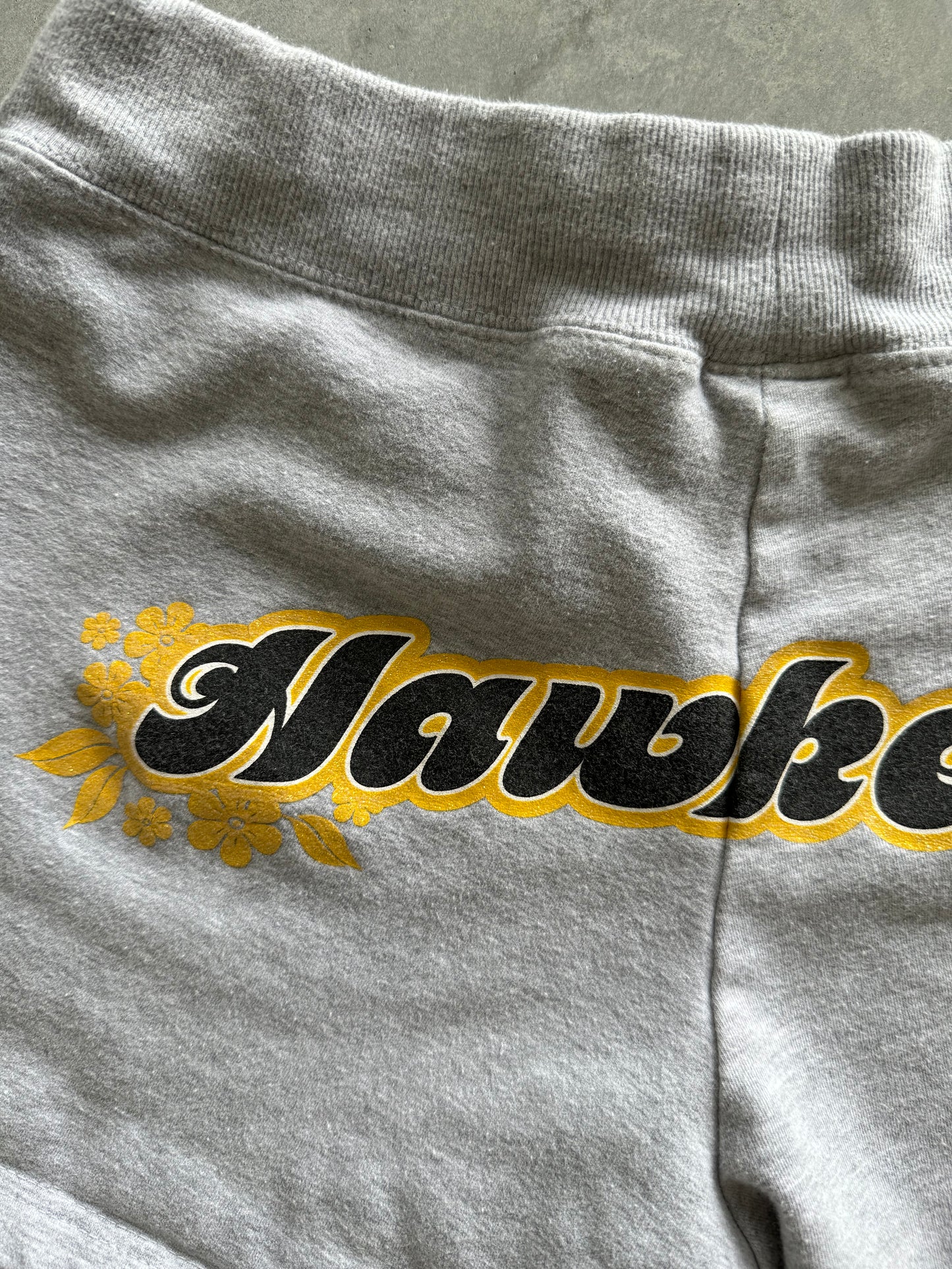 Vintage 90s Nike Hawkeyes Spell Out Shorts - S