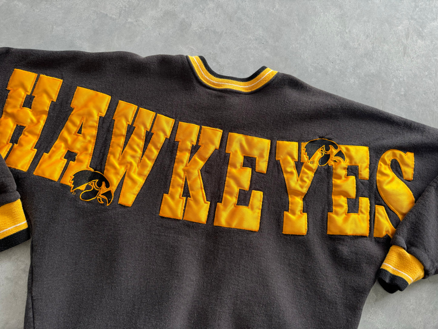 Vintage Iowa Hawkeyes Spell Out Sweatshirt - M