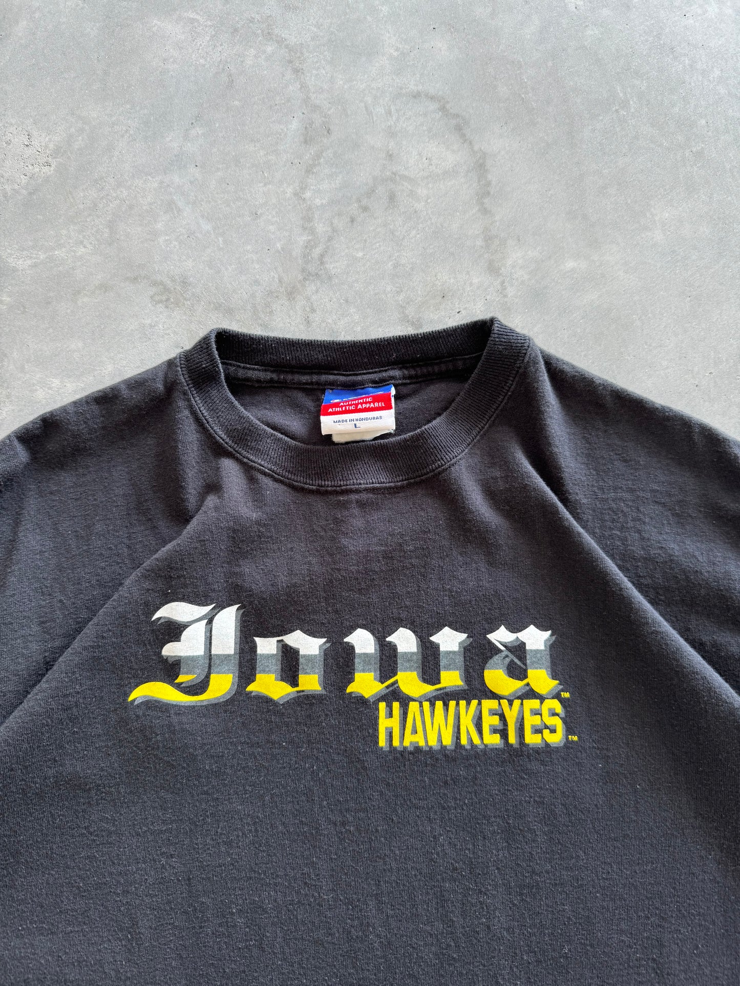 Vintage Iowa Hawkeyes Tee - L